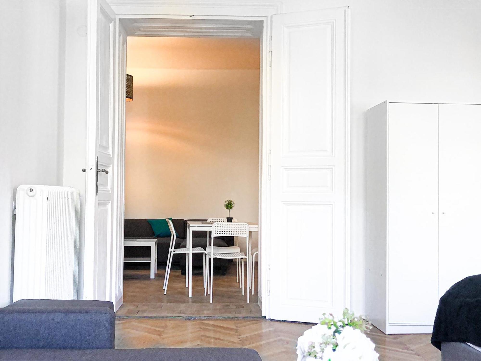 Apartment Prime Location Chic Apt, Near Akh Hospital *