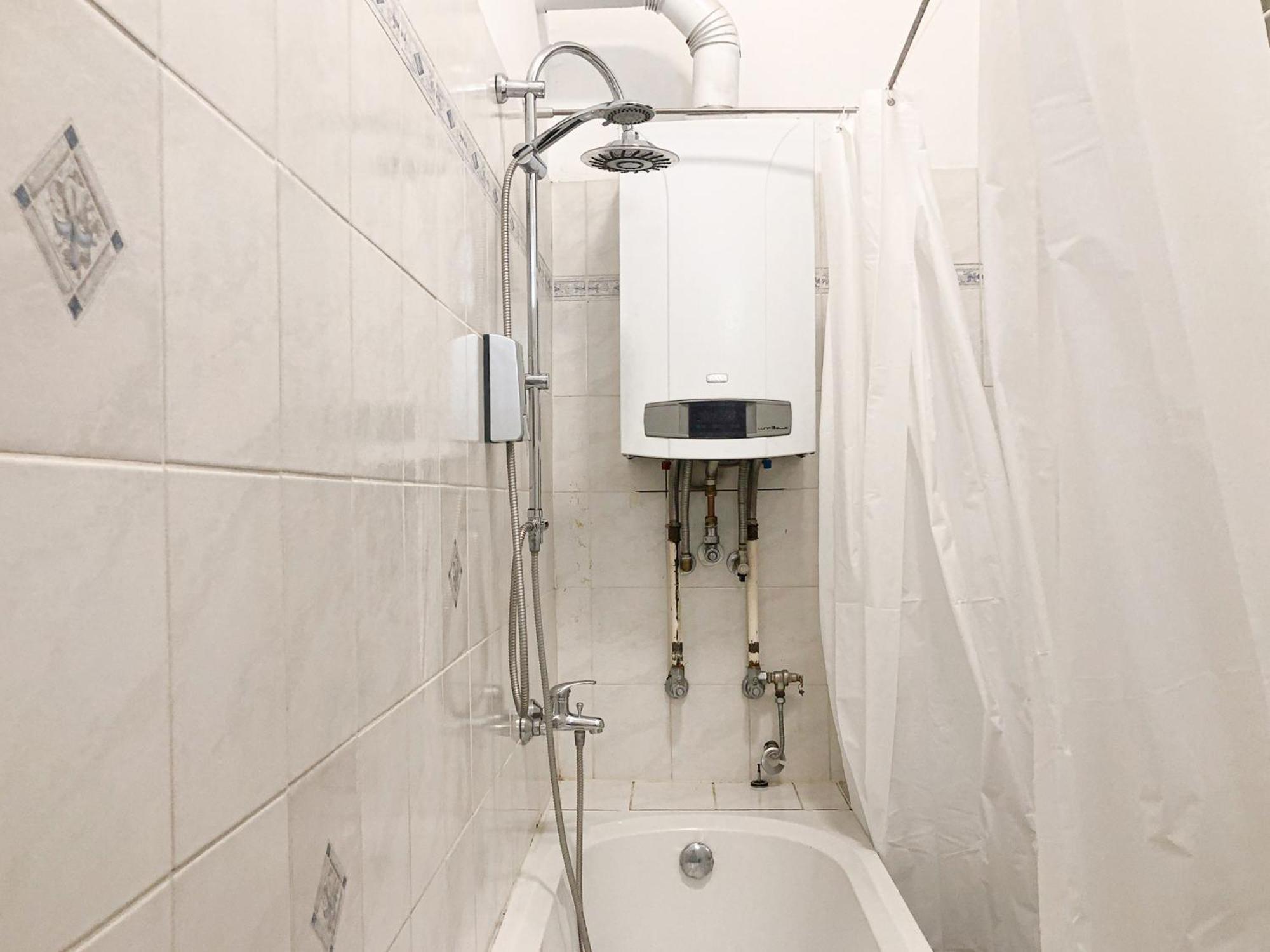Prime Location Chic Apt, Near Akh Hospital